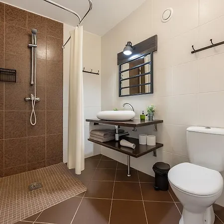 Old Town Penthouse 2 Bedroom On Two Floors טאלין