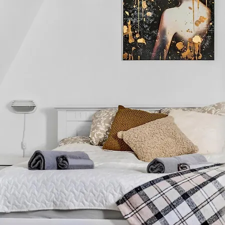 Old Town Penthouse 2 Bedroom On Two Floors Апартаменти