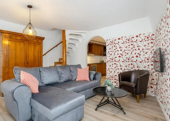 Old Town Penthouse 2 Bedroom On Two Floors דירה *