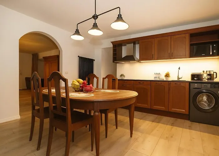 Old Town Penthouse 2 Bedroom On Two Floors דירה *