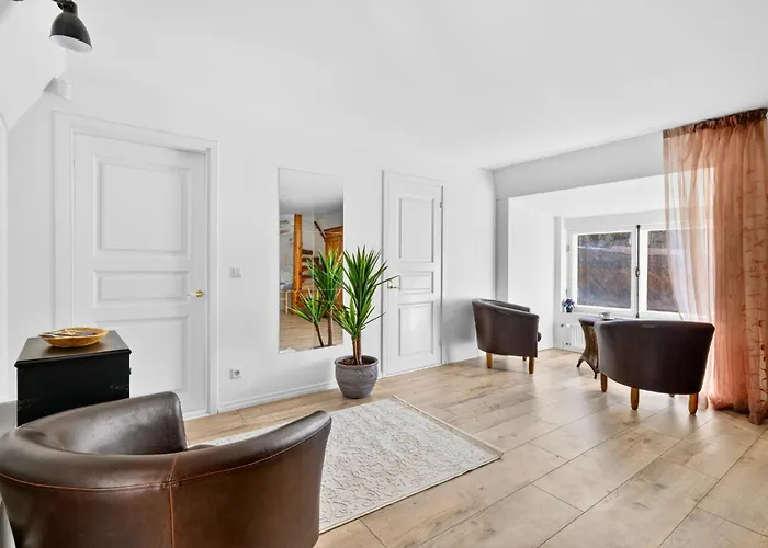 Old Town Penthouse 2 Bedroom On Two Floors *