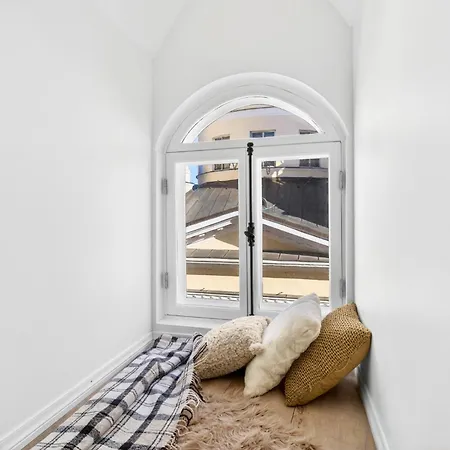 Old Town Penthouse 2 Bedroom On Two Floors Διαμέρισμα Ταλίν
