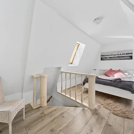 Old Town Penthouse 2 Bedroom On Two Floors Апартаменти *